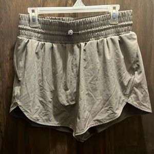 Elastic running shorts